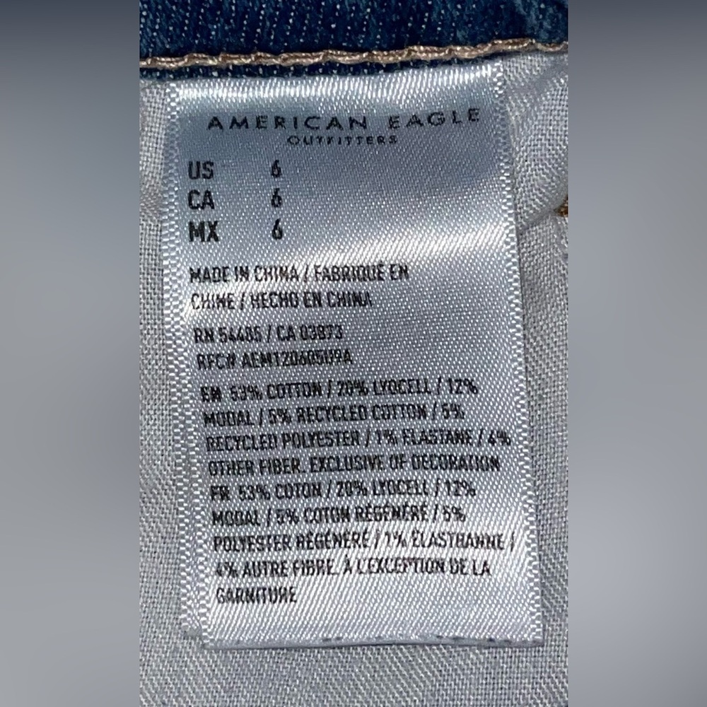American Eagle MOM SHORT denim jean shorts distressed modesty Size 6 - Picture 4 of 4